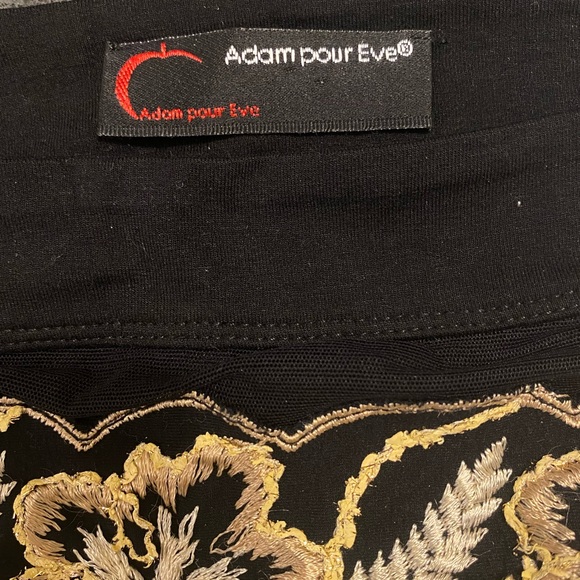 Y2K Embroidered Black and Gold Top ✨ 🖤 ✨ - Picture 3 of 4